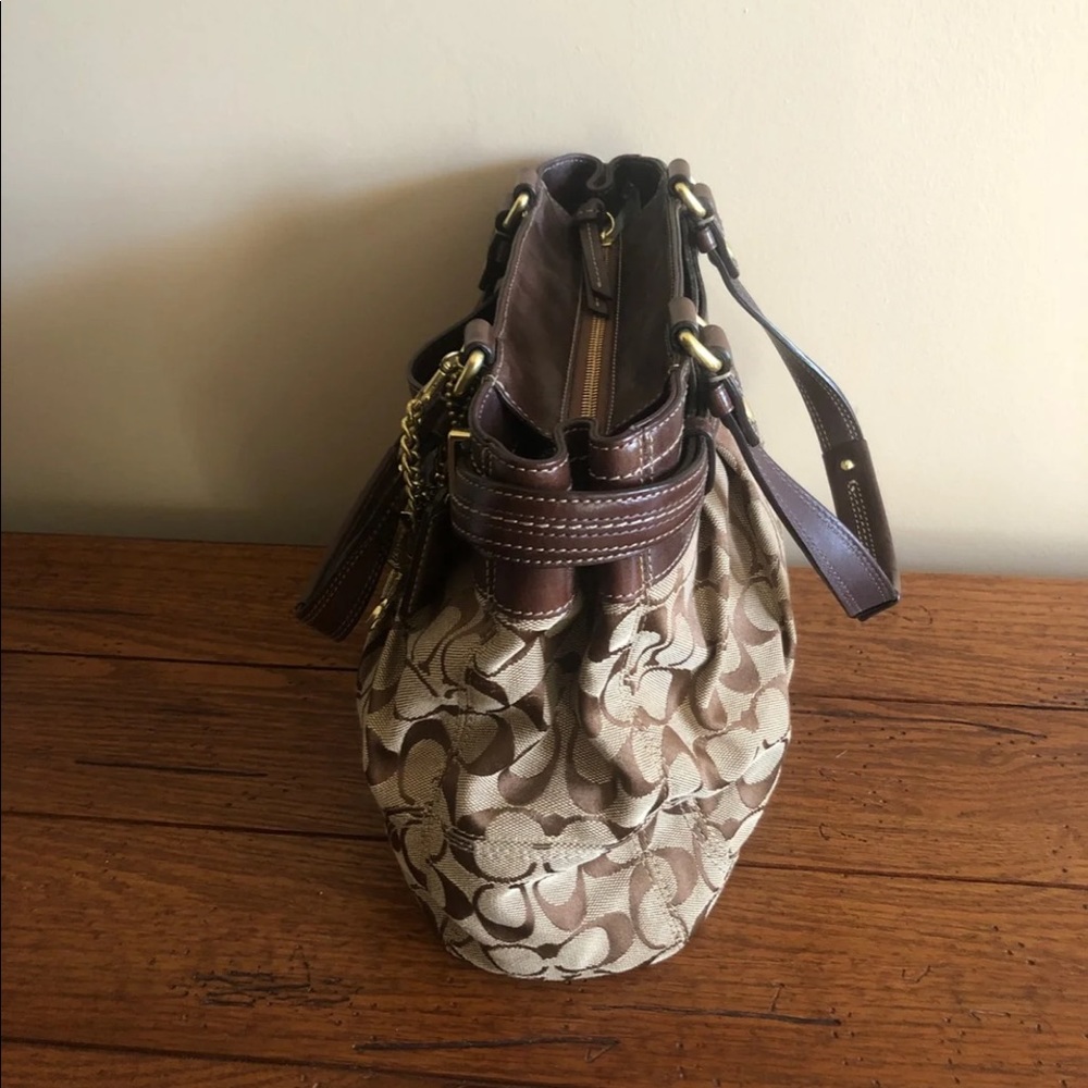 Coach Signature Handbag. Tan and brown - Picture 4 of 8